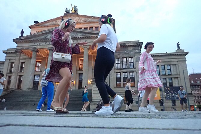 Silent disco through downtown Berlin with flash mobs - What this Berlin experience really is