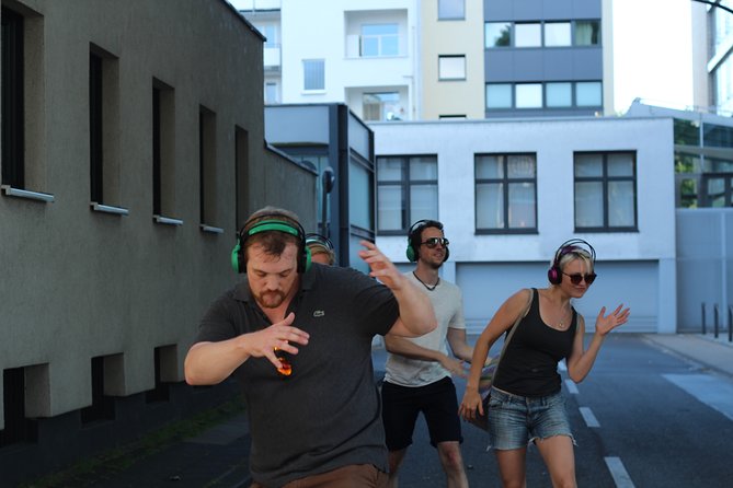 Silent disco through downtown Berlin with flash mobs - The flash-mob question