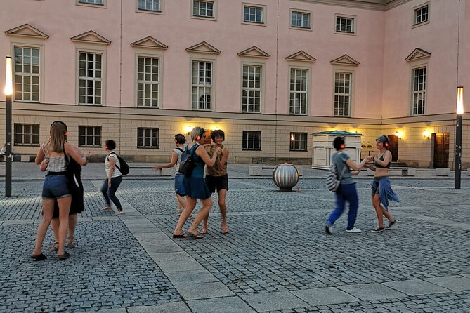 Silent disco through downtown Berlin with flash mobs - The guides and group atmosphere