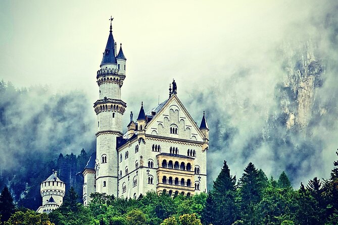 Skip the Line: Neuschwanstein Castle Private Tour From Füssen or Hohenschwangau - What the castle interior is really like