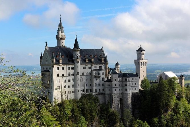 Skip the Line: Neuschwanstein Castle Private Tour From Füssen or Hohenschwangau - Marienbrücke and the first castle view