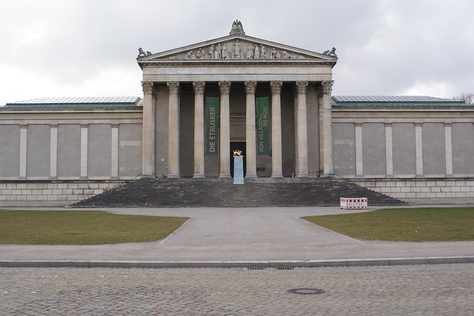 Small-Group 2-Hour Munich and The Third Reich Walking Tour - What the guide adds to the experience