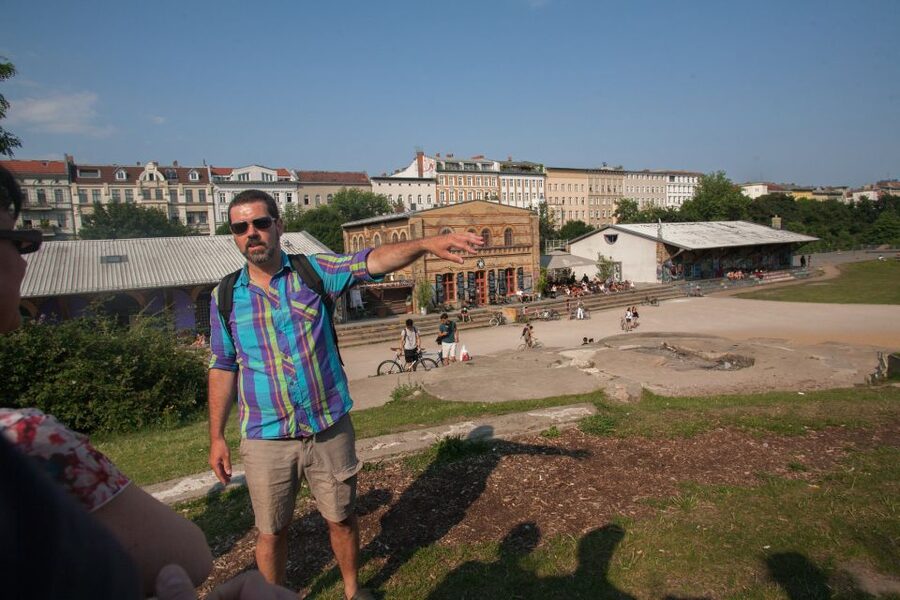 Small Group Tour: "Wild Kreuzberg" - A coffee pause in the Oranienhöfe