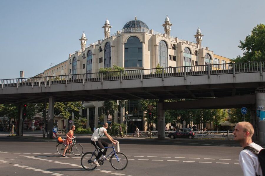 Small Group Tour: "Wild Kreuzberg" - Görlitzer Park and a vanished railway station