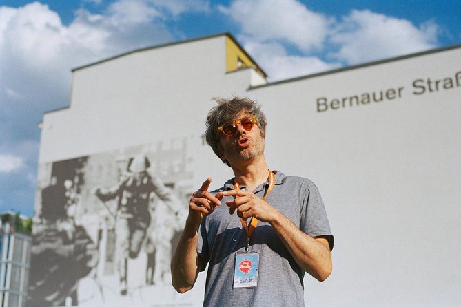 Small Group Walking Tour of East Berlin with a French Guide - Nordbahnhof and the vanished border