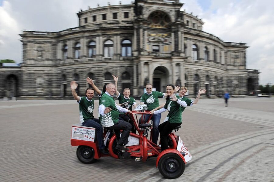 SRF CoBi | City Tour by ConferenceBike - How the ConferenceBike works with seven people