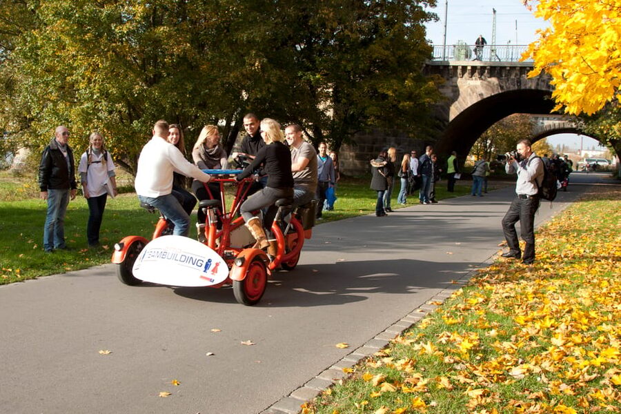 SRF CoBi | City Tour by ConferenceBike - What the German guide adds