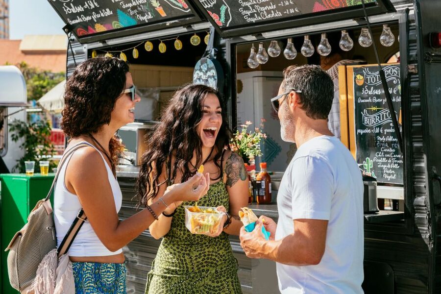 St. Pauli: Guided Food Tour with 5 Tastings - Seeing St. Pauli beyond the neon