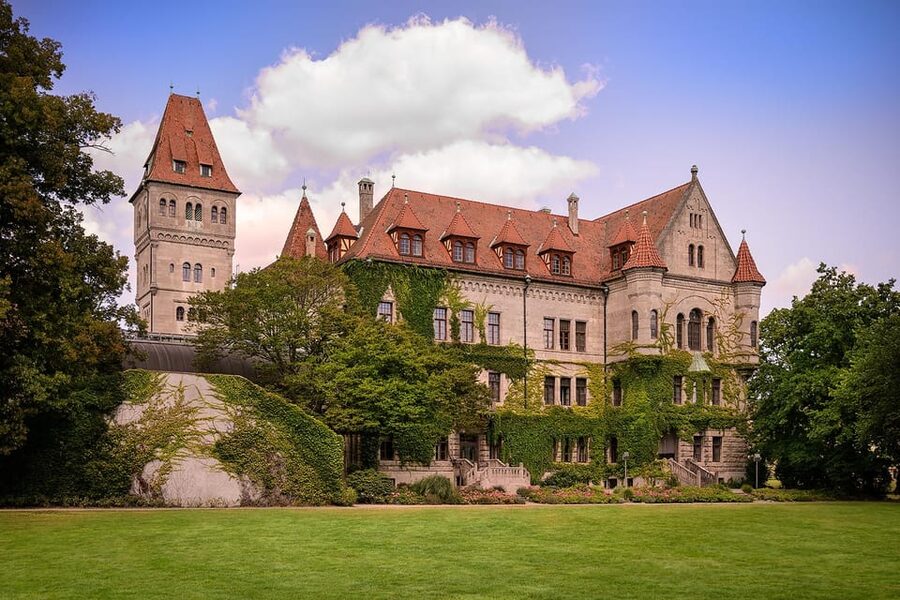 Stein: Guided tour of Count von Faber-Castell's castle - The Romanesque exterior prepares you for something unexpected