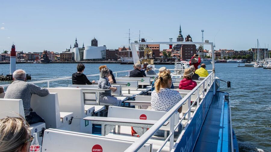 Stralsund: 1-Hour Harbor Cruise - Finding the Boat on Seestraße