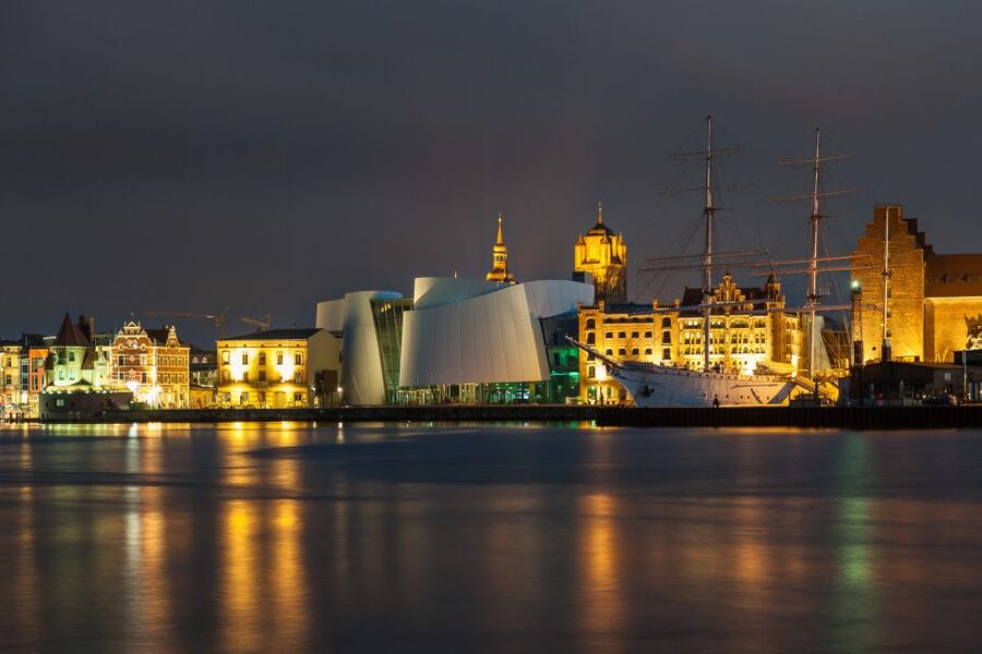 Stralsund: Old Town Evening Tour with a Night Watchman - Alter Markt, where Stralsund tells its story in stone