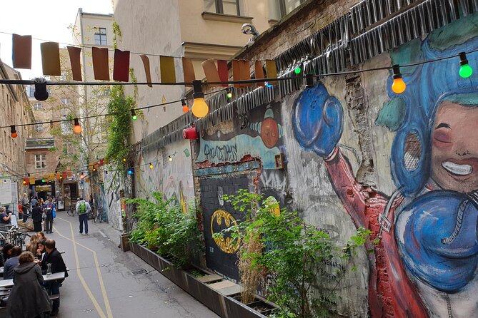 Street Art and Alternative Tour of Berlin in French - Starting at Potsdamer Platz at 10:00