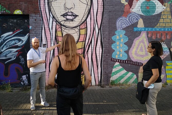 Street Art Tour Köln Ehrenfeld - From quick photographs to better observation