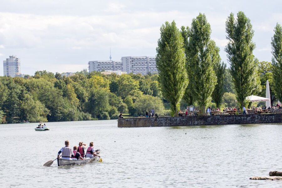Stuttgart: Canadian Canoe Rental - Getting Equipped With Paddle and Life Jacket