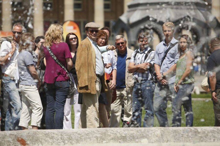Stuttgart: City Highlights - Guided Walking Tour - The art museum’s avant-garde contrast