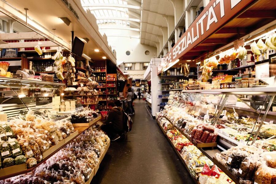 Stuttgart: Guided Tour of the Stuttgart Market Hall - Utta Becker-Walter’s Lively German Commentary