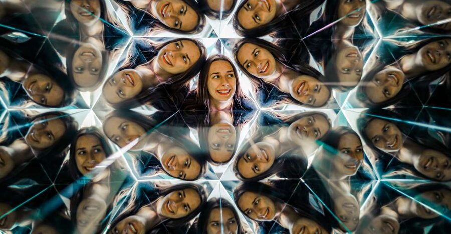 Stuttgart: Museum of Illusions Entry Ticket - Starting with the Mirror Room and holograms