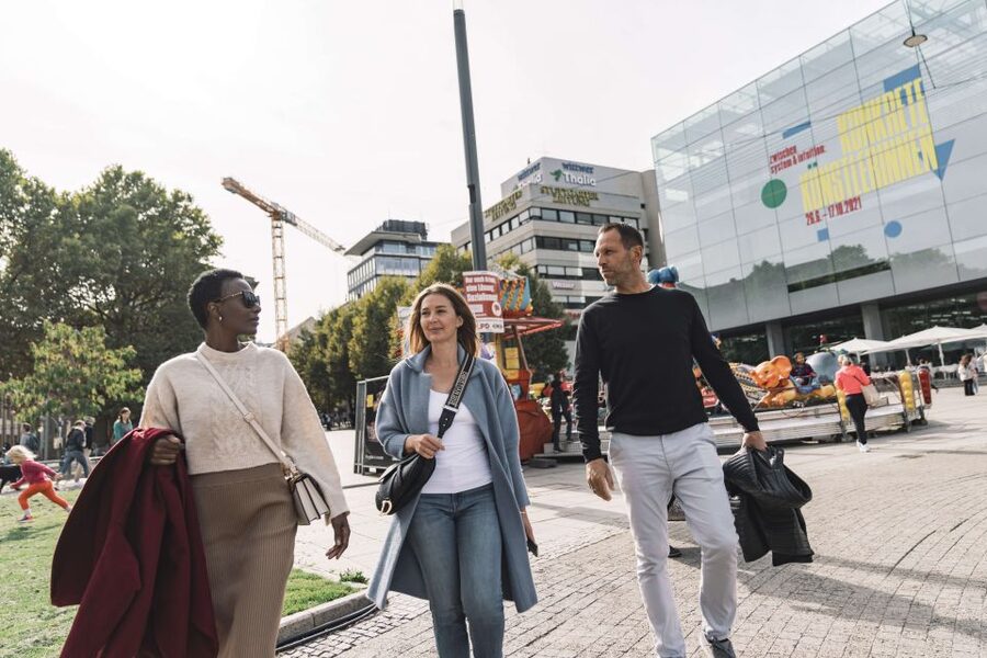 Stuttgart: Private Guided Circular City Walk - Starting beside Stuttgart’s Market Square