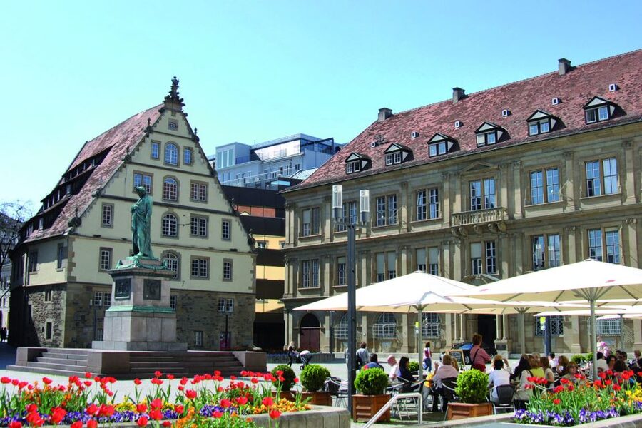 Stuttgart: Private Guided Circular City Walk - New Palace, Old Palace, and the inner courtyard