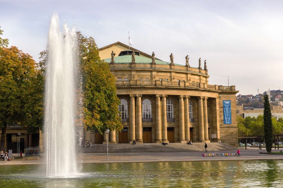 Stuttgart: Private Guided Circular City Walk - Town Hall and the final stretch