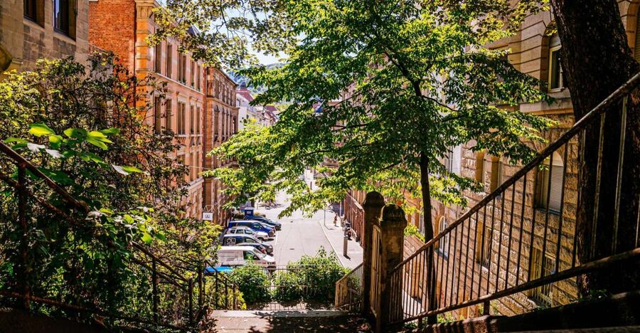 Stuttgart: Stäffele Guided Walking Tour - The guide and the storytelling