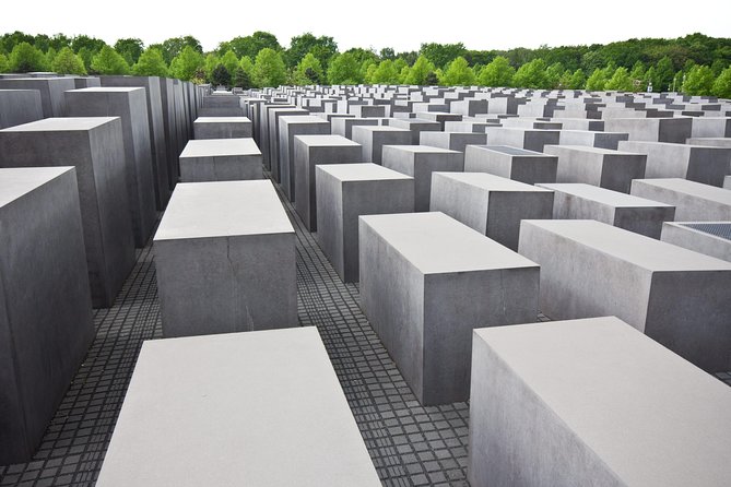 The Best Private Berlin Tour with a Car, Tour Guide and Pick up - Brandenburg Gate and the Reichstag: Berlin’s grand entrance