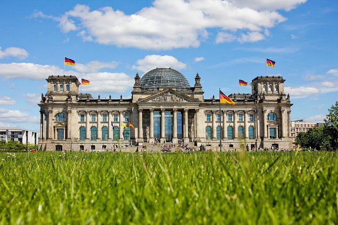 The Best Private Berlin Tour with a Car, Tour Guide and Pick up - Checkpoint Charlie and the Berlin Wall