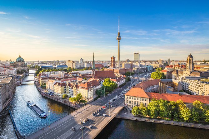 The Best Private Berlin Tour with a Car, Tour Guide and Pick up - Museum Island and the royal mile