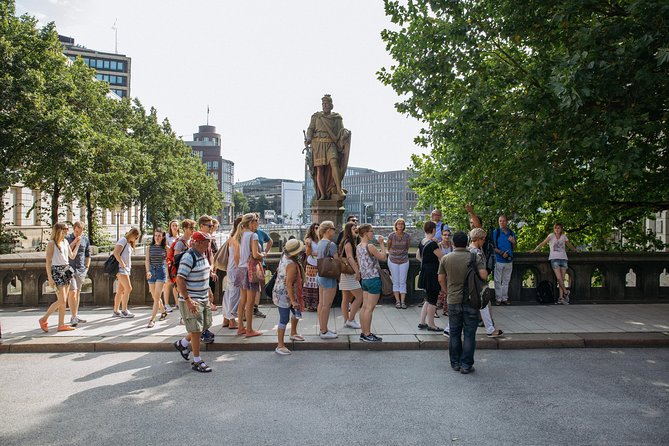 The Local Tour of Hamburg Historic Centre - Trostbrücke and the old city’s connections
