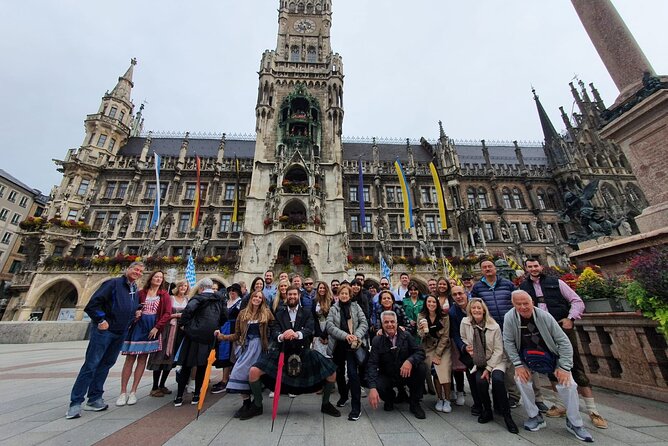 The Old Town Walking Tour: Munich - The Old Town Hall and its unusual Juliet statue
