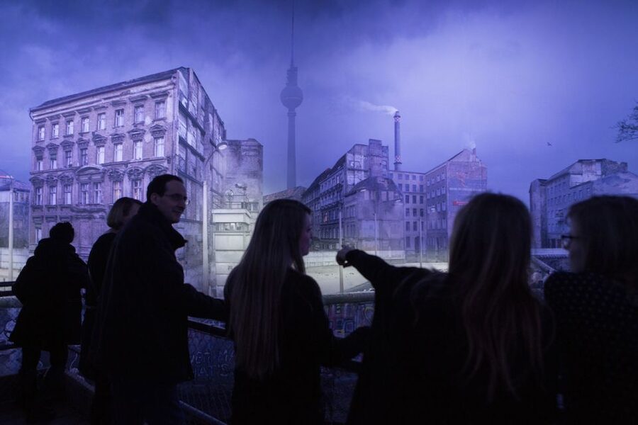 THE WALL: asisi Panorama Berlin Ticket - Looking over the Wall from four meters up