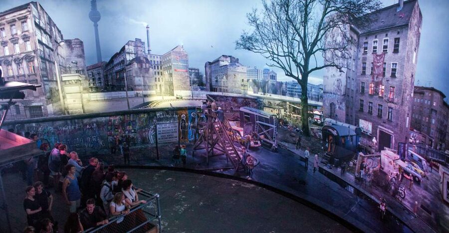 THE WALL: asisi Panorama Berlin Ticket - A fictitious autumn day in 1980s Kreuzberg