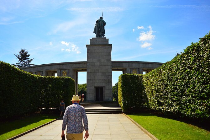 Third Reich Berlin: Hitler and WWII Walking Tour - Brandenburg Gate and the problem of political symbols