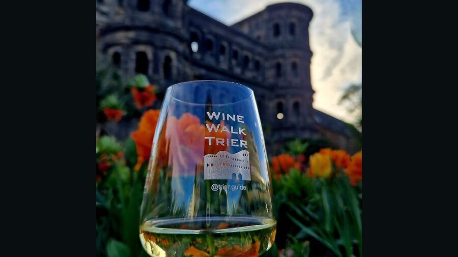 Trier: Guided City Walk with Wine Tasting - Kaiserthermen and the Roman bath story