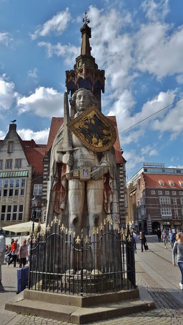 Truth or lie? - A special tour through Bremen's Old town - Bremens Market Square and the first clues