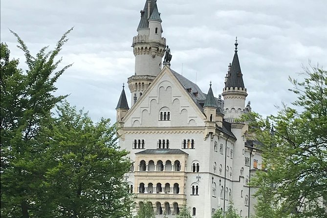 VIP Day Trip Neuschwanstein and Linderhof Castle from Munich - Lunch near Hohenschwangau is not included