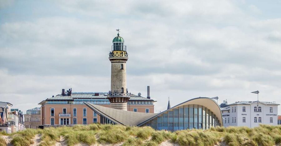 Warnemünde: Guided Walking Tour - Old fishermen’s houses and Warnemünde’s narrow lanes