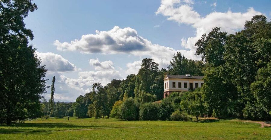 Weimar: Old Town Guided Walking Tour - Where Bauhaus and the Weimar Republic fit