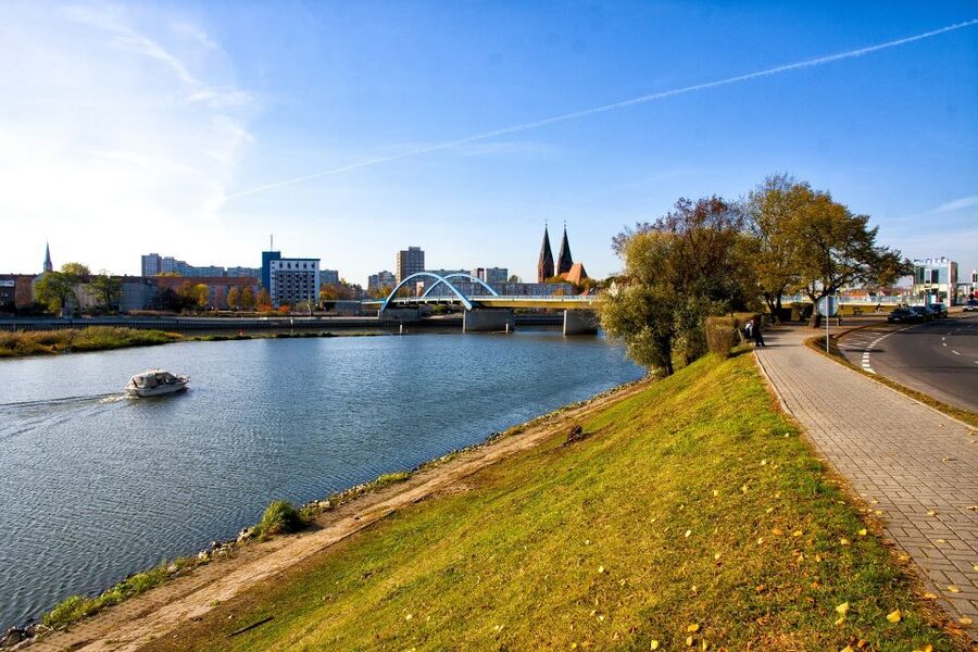 Welcome to Frankfurt: Private Tour with a Local - Markets, food stops, and everyday Frankfurt