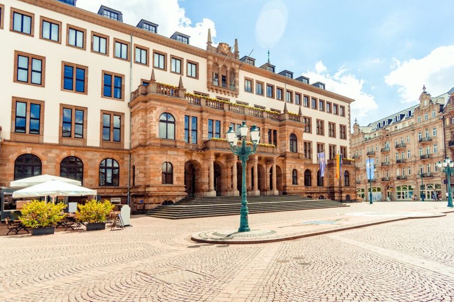 Wiesbaden: Private Walking Tour with a Guide - Kochbrunnen Square and Wiesbaden’s spa identity