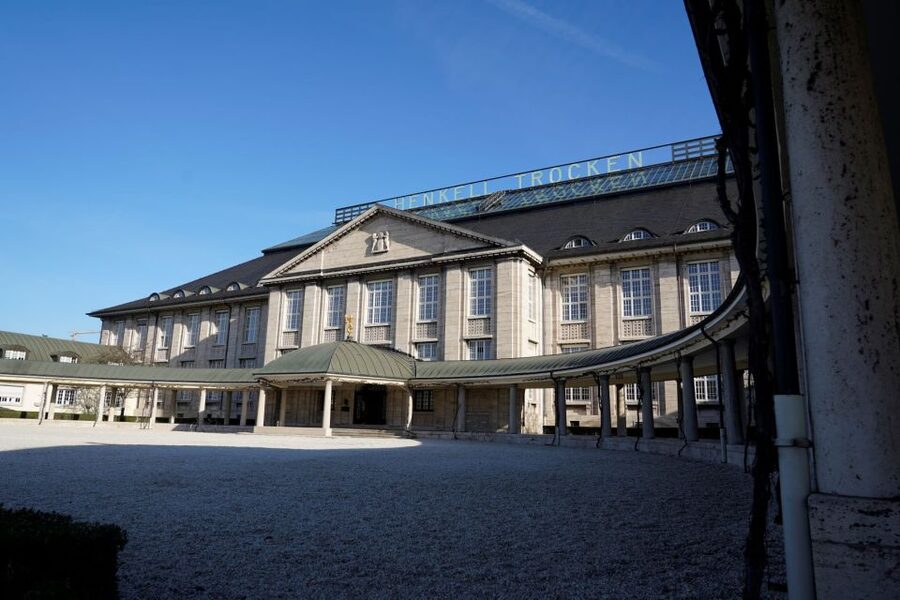 Wiesbaden: Sparkling Winemaking Tour with 3-Glass Tasting - Starting in Wiesbaden’s marble hall