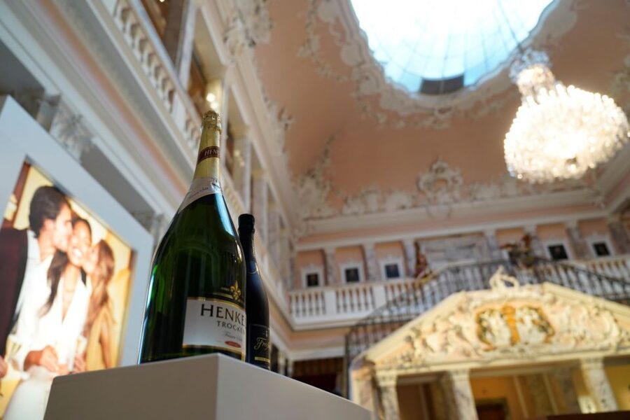 Wiesbaden: Sparkling Winemaking Tour with 3-Glass Tasting - From selected grapes to sparkling wine