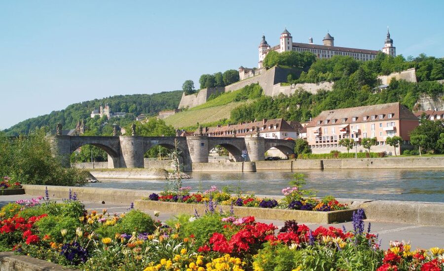 Würzburg: Guided Walking Tour - Grafeneckart and the city’s civic face