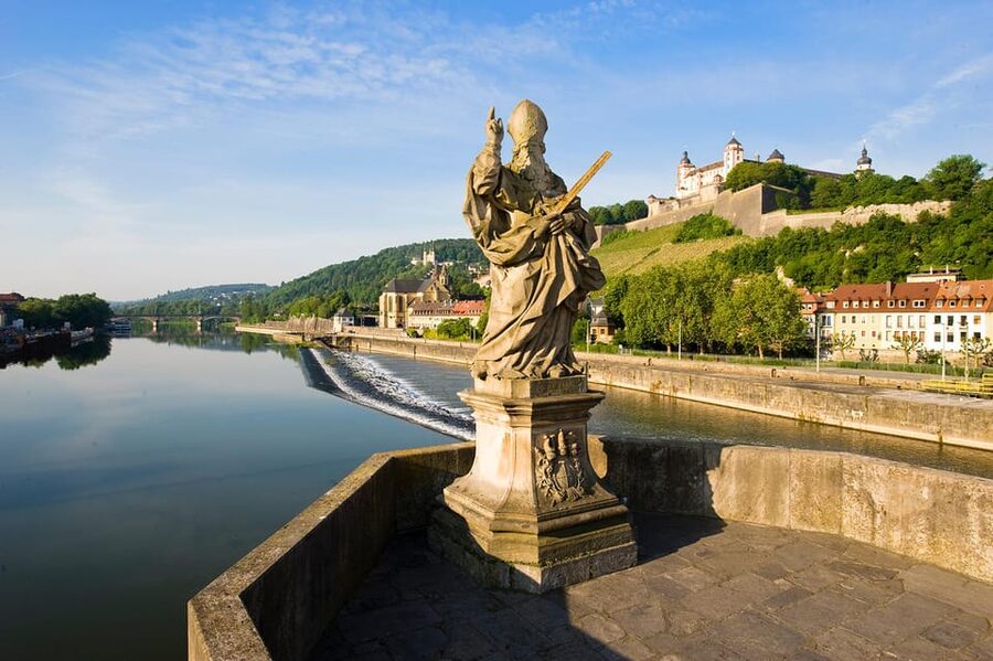 Würzburg: Guided Walking Tour - Würzburg Cathedral brings the route home