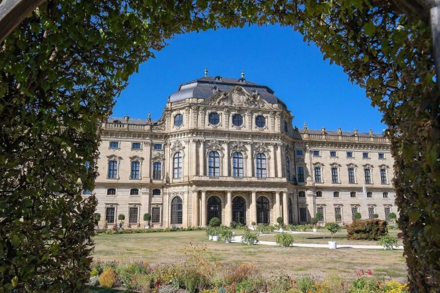 Würzburg: Private Walking Tour With Professional Guide - Neumünster, the Cathedral, and church-centered stories